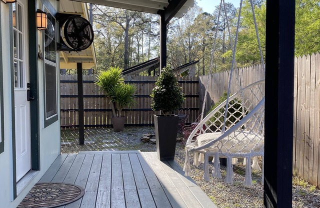 Contemporary Cottage in the heart of Mandeville