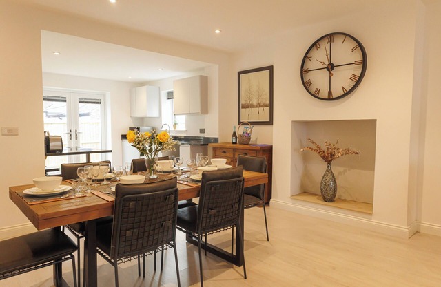 Contemporary & elegant, 3-bedroom house a short walk from Harrogate's center.