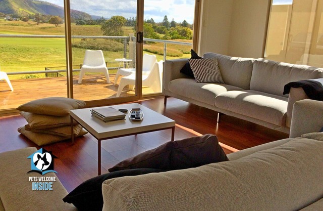 Pet Let 22: Contemporary 3BR Frente a campo de golf