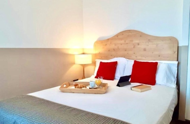 Contemporary guest rooms! walking distance to Mercantour National Park