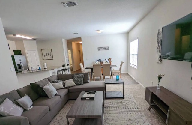 Contemporary haven 4bd 2bd Pro Photos coming soon!