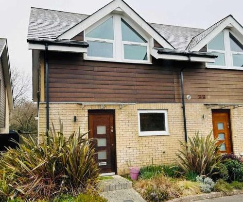 Contemporary Haven Close to the Coast