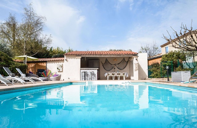 Casa contemporánea con jacuzzi