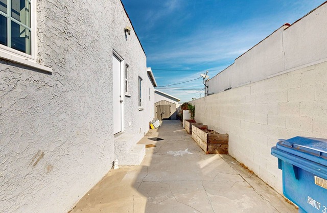 Contemporary home in Hyde Park w/pvt bbq, beautiful yard - close to SoFi Stadium