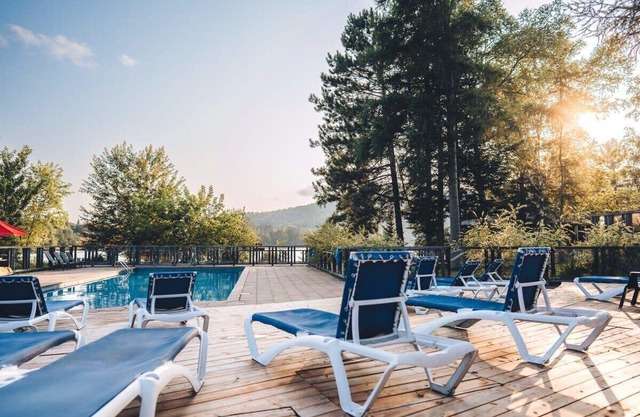 Contemporary in Nature Cabin w/ Spa, Sauna & EV Friendly