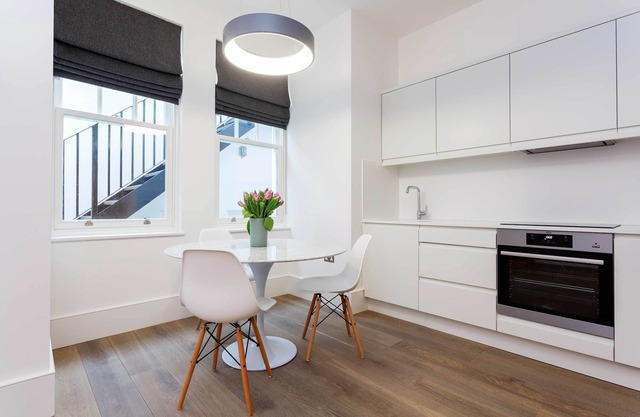 Estudio contemporáneo en cabaña suiza