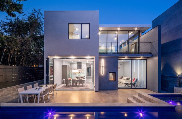 Contemporary luxurious Tree section home