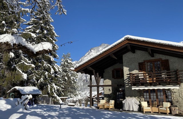 Contemporary luxury chalet with heat pool, hot-tub in a stunning alpine location