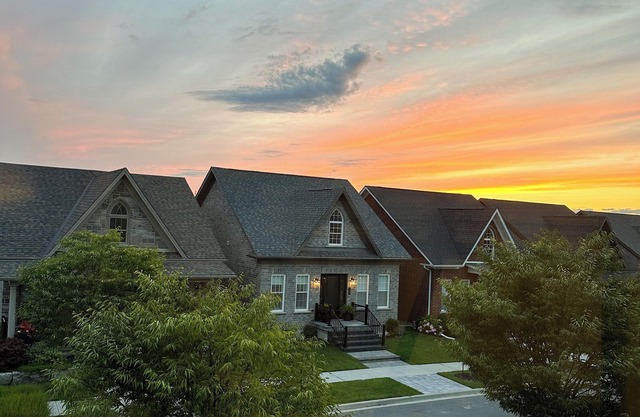 Contemporary Luxury House in a beautiful and peaceful neighbourhood