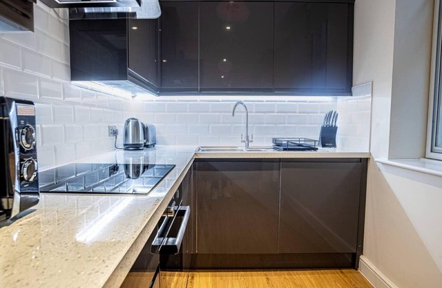 Contemporary One Bedroom Flat by Sojo Stay