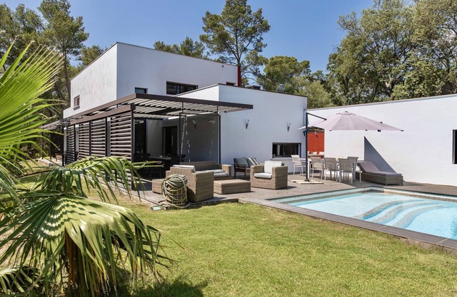 Villa contemporánea de prestigio con parque, piscina, 3 laberintos privados, prox. centro vi