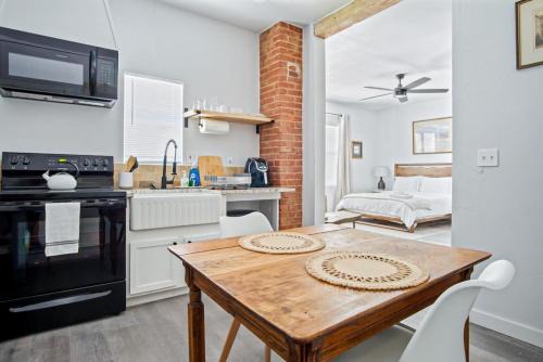 Contemporary Studio With City Access #03c