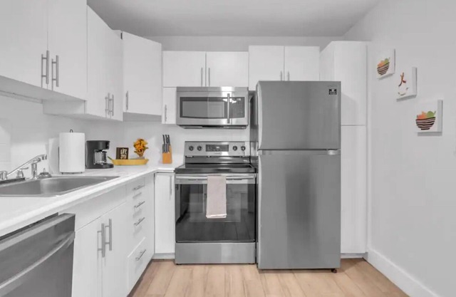 Contemporary & stylish 1/1.5 Condo - Pembroke Pines