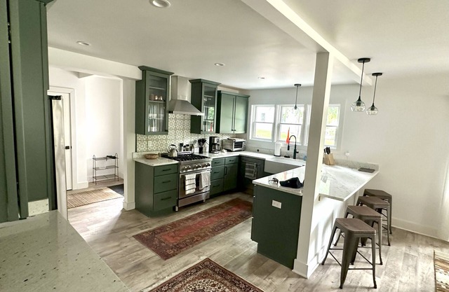Contemporary two bedroom home, Horton Bay, across from Lake Charlevoix