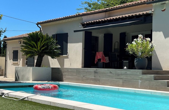 Contemporary villa between Avignon and St Rémy de Provence with private pool