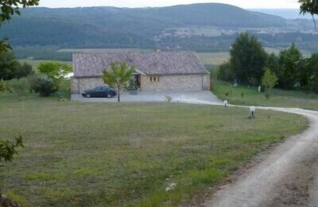 Villa contemporánea con impresionantes vistas al valle, piscina, asegura tranquilas