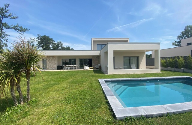 Contemporary villa in Drôme Provençale with swimming pool close to amenities