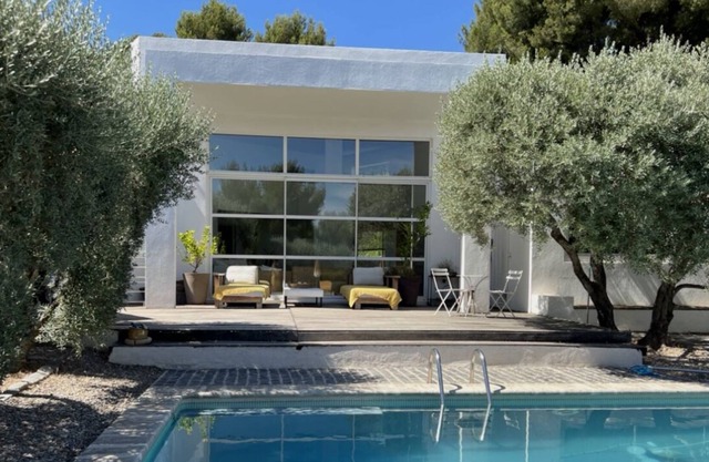 Villa contemporánea en los árboles en Marsella