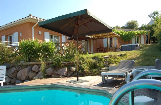 Villa moderna, impresionantes vistas, jardines jardín con piscina, Spa
