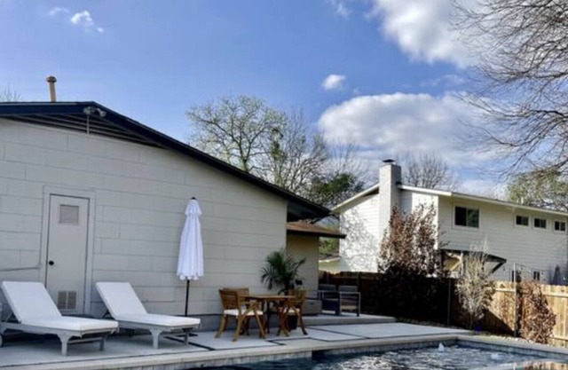 Contemporary WeCo Home with POOL & SPA!