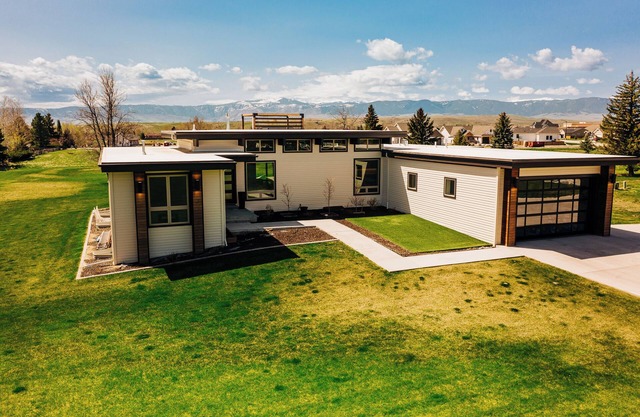 Contemporary Wyoming Luxury- Midcentury Modern, mountain views & rooftop deck