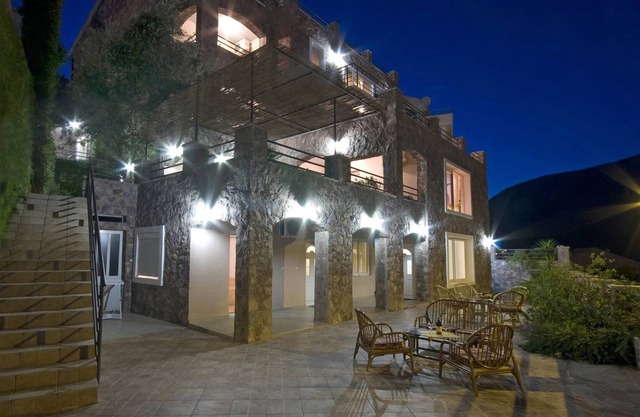 Contessa Apartments