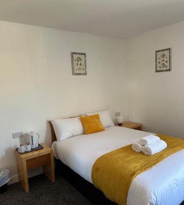 Continental Hotel with access to shared kitchen