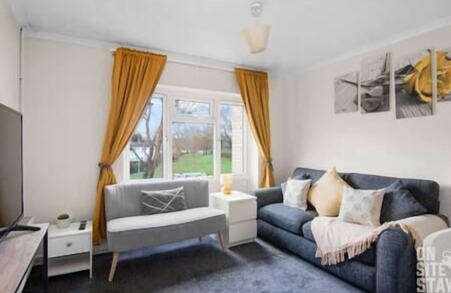 Contractors 4 Bed with Parking
