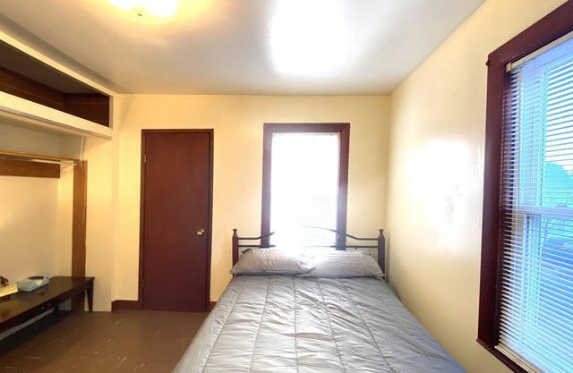 Convenience location easy connect to MIT, Boston downtown, outlet and much more