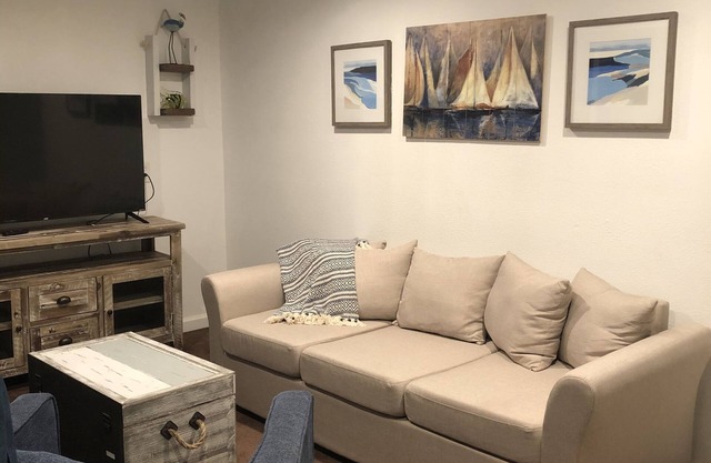 Convenient 1 bedroom near downtown, utep, and local hospitals.