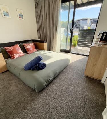 Convenient 1Bed Studio with Ensuite By Hagley Park