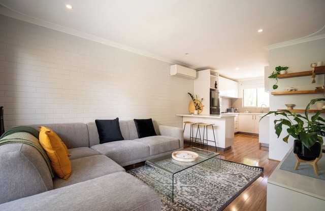Convenient 2-bedroom apartment near beautiful lake