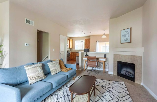 Convenient and comfortable 3 bed 1500sqft townhouse
