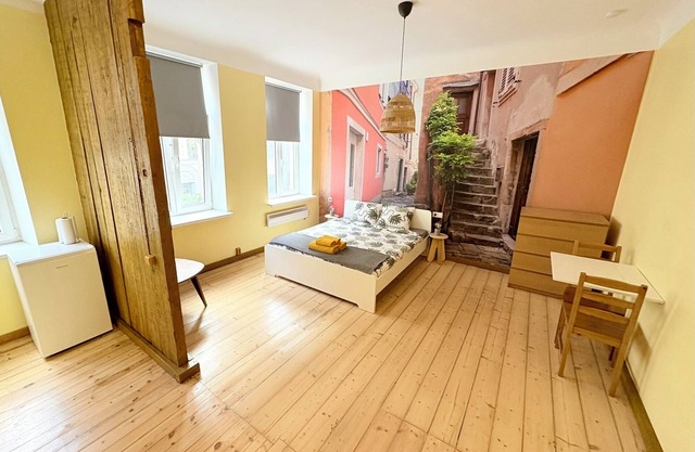 Convenient and Newly Renovated Studio w/ Free Parking