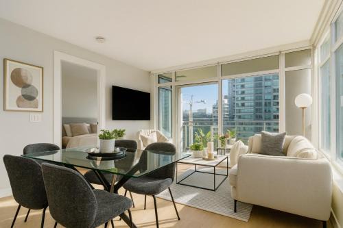 Convenient Coal Harbour 2BR Steps to Seawall and SkyTrain