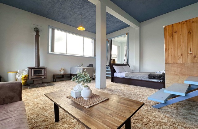 Convenient Corner Cottage Close to City & Airport