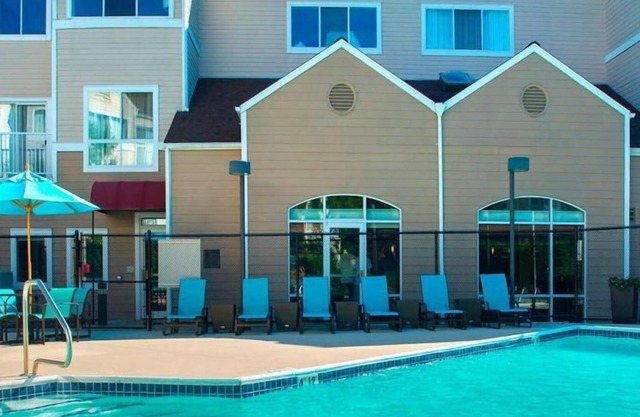 Convenient Countryside Stay! Free Parking, Onsite Pool, Pet-friendly Property