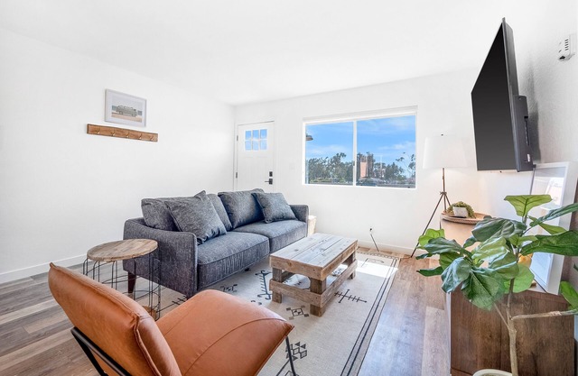 Convenient dog-friendly condo with free WiFi - right up from the beach