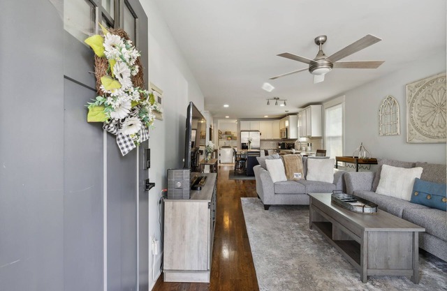Convenient Downtown E. Nashville 2 Bed 2 Bath Home w/Fenced Yard