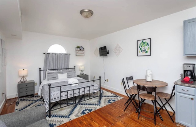 Convenient downtown Studio Near SNP, Wineries, Breweries
