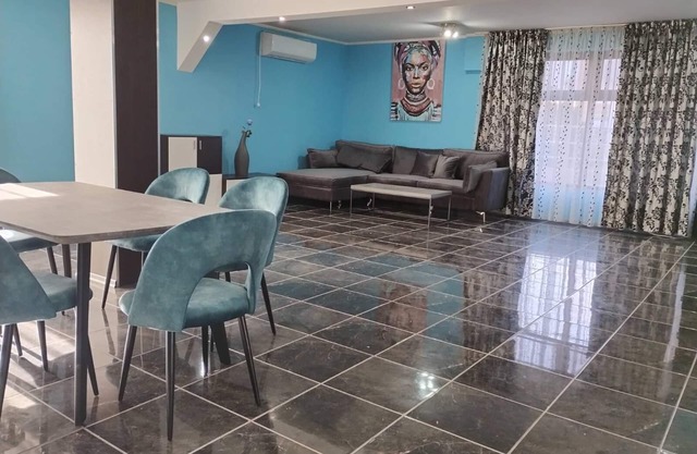 Convenient location. Downtown cozy place. All sightseeing is available around.