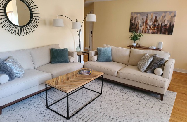 Convenient Location Near Loyola/Northwestern