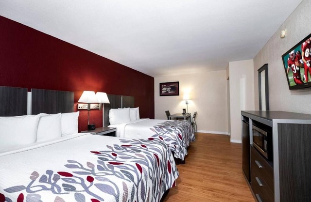 Convenient Room Ideal for Budget Travelers near Houston's Top Attractions