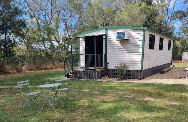 Convenient/ secluded 2 bedroom cabin on luxury acreage