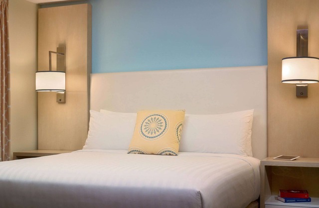 Convenient Stay! 2 Spacious Units, Kitchen, Free Parking, Pets Allowed