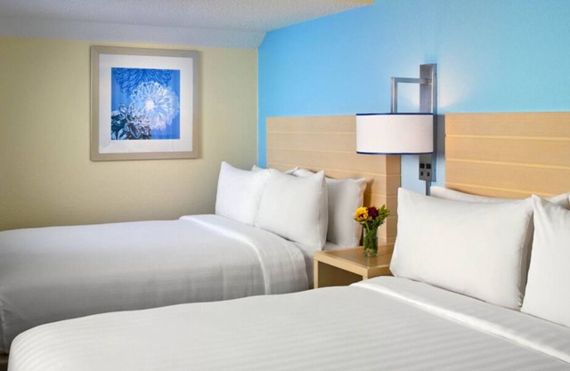 Convenient Stay, Superb Location! w/ Pool, Pet-Friendly, Near Gibbs Avenue Beach