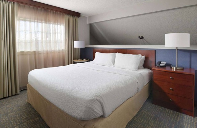Convenient Stay, Superb Location! 3 Modern Units, Free Breakfast, w/ Pool