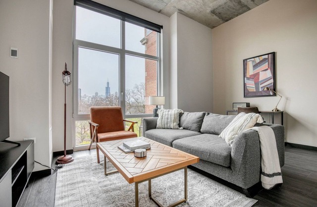 Convenient West Loop 1BR w/ Gym & Rooftop, nr Union Park, by Blueground