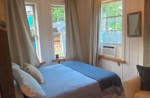 Conveniently located in the centre of the South Shore. Close to everything