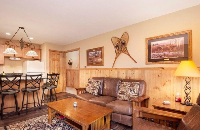 Conveniently located condo w/ shared pool, hot tub, game room, fitness area